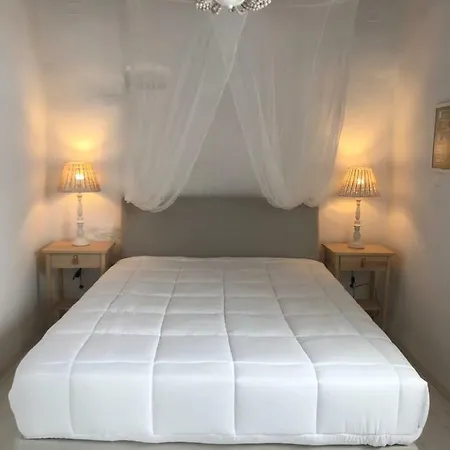 Apollonion House *