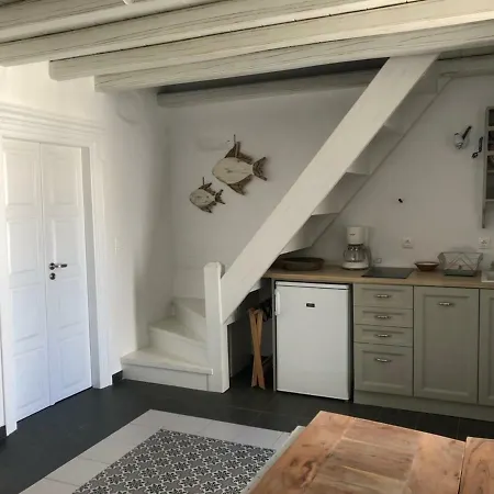 Apollonion House
