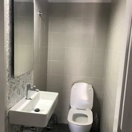 Apollonion House アパート アポロニア