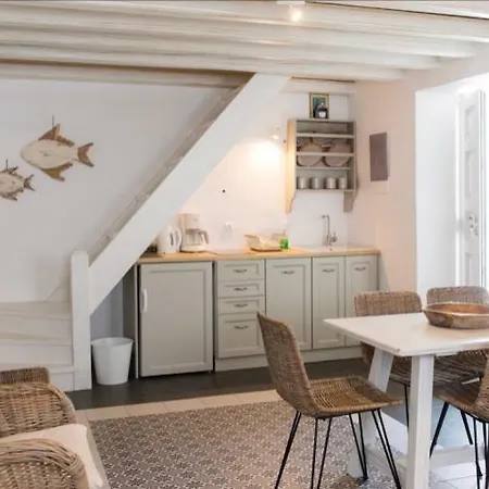 Apollonion House アパート アポロニア